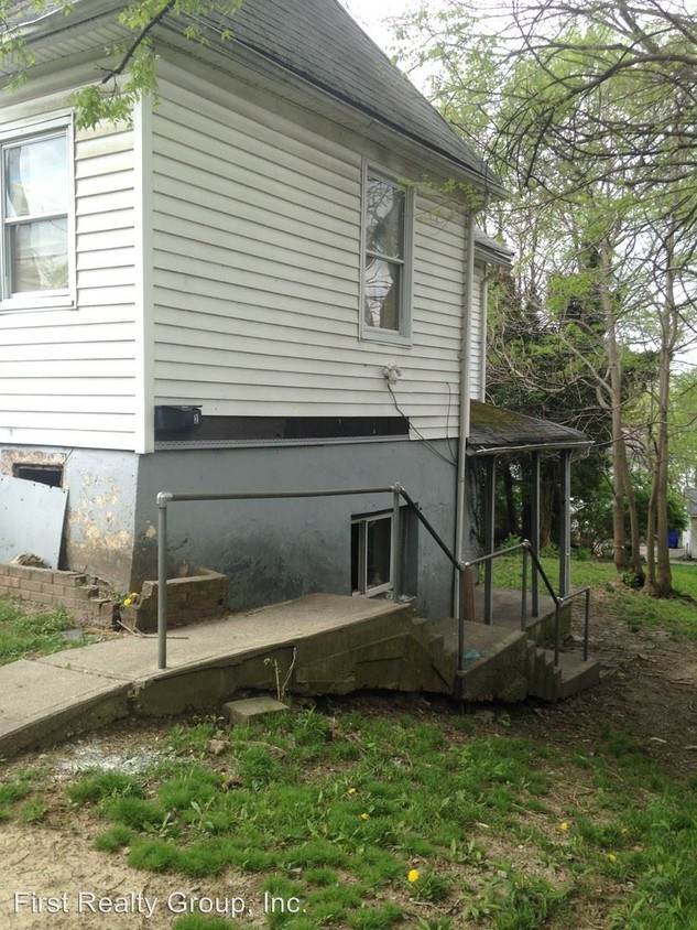 Primary Photo - 1435 Parrish Ave