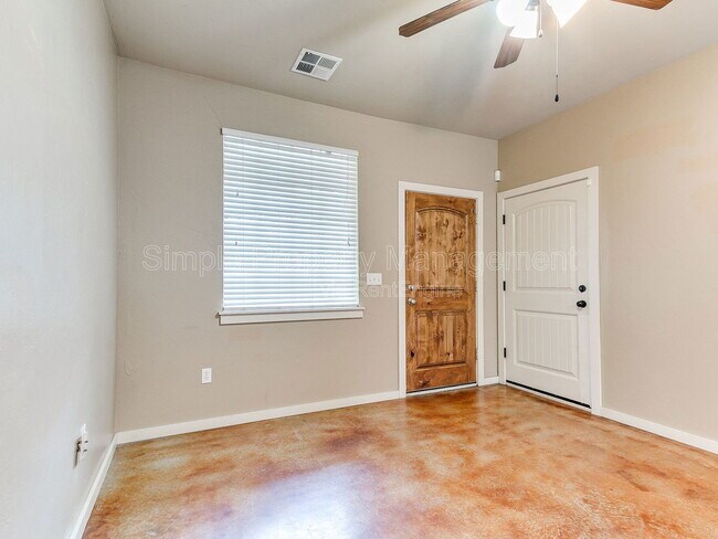 Foto del edificio - 2876 Muzzy St