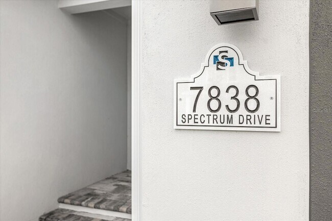 Foto del edificio - 7838 Spectrum Dr