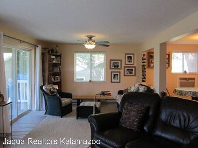 Foto del edificio - 11038 Portage Rd