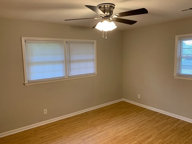 Building Photo - Nice split level home