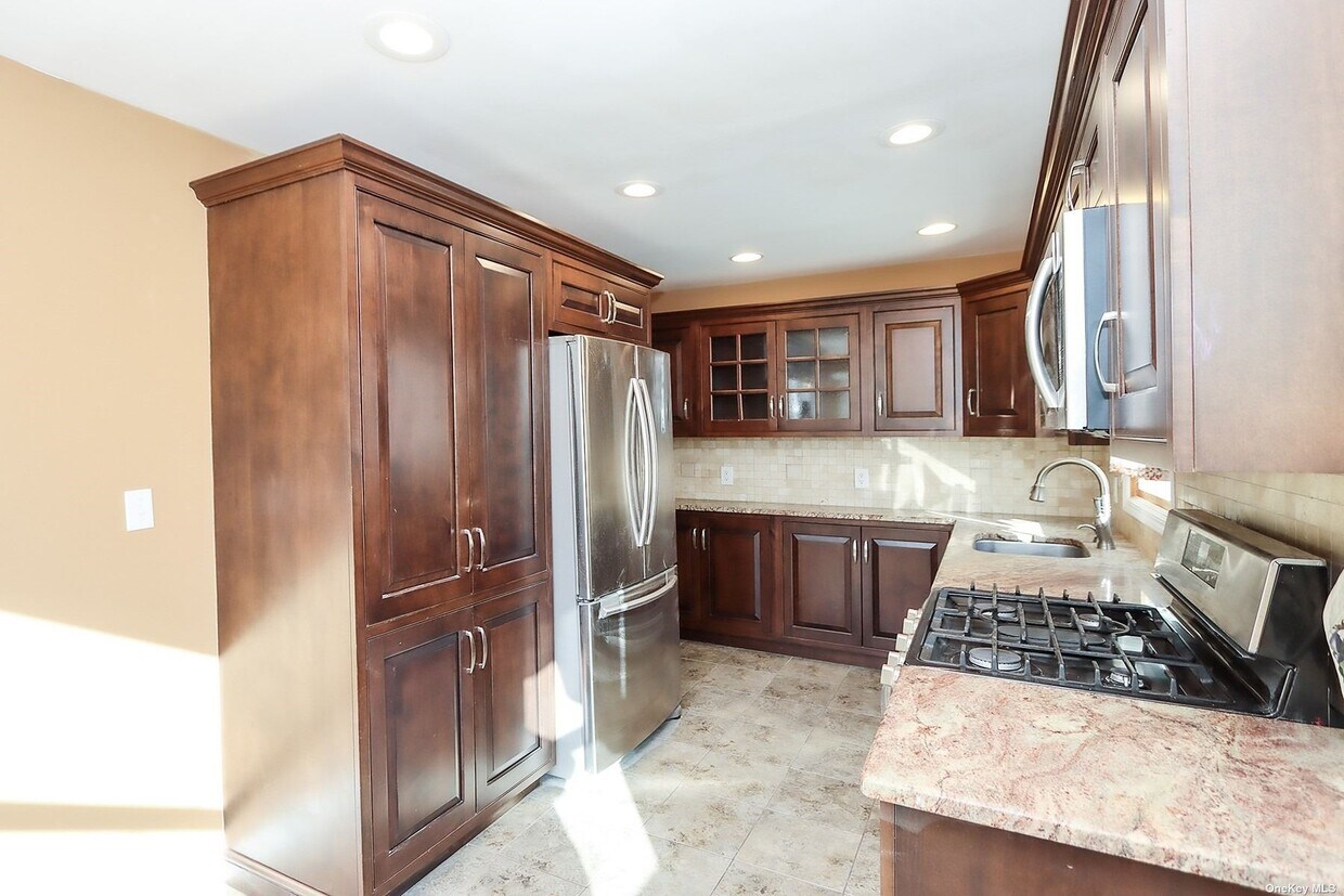 703 Oak St Unit 1, Bellmore, NY 11710 Apartments in Bellmore, NY