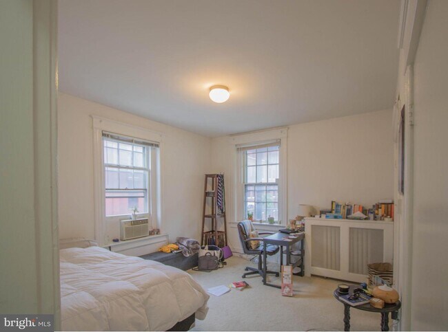 Foto del edificio - 1300 35th St NW
