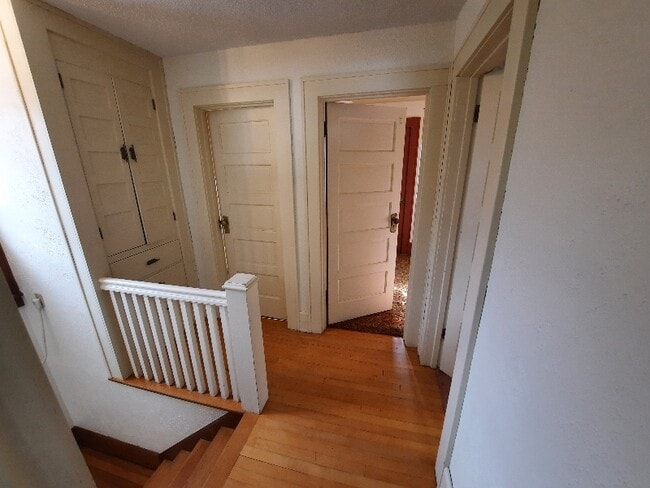 Building Photo - 208 4th Ave NW
