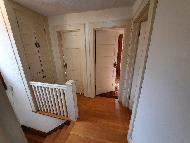 Foto del edificio - 208 4th Ave NW