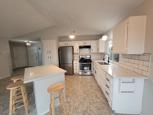 Foto del edificio - Beautiful house available now