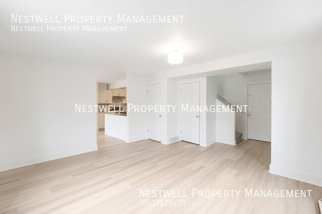 Foto del edificio - Beautifully Remodeled Home Steps from Herr...