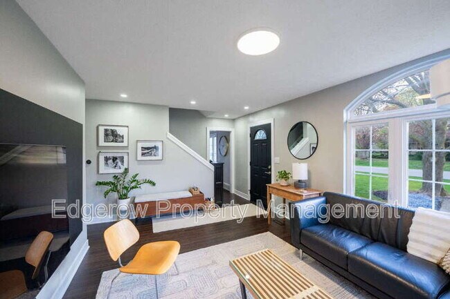 Foto del edificio - 7390 Lupine Ave