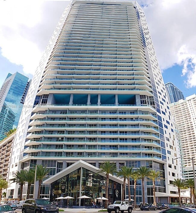 Building Photo - 1300 Brickell Bay Dr