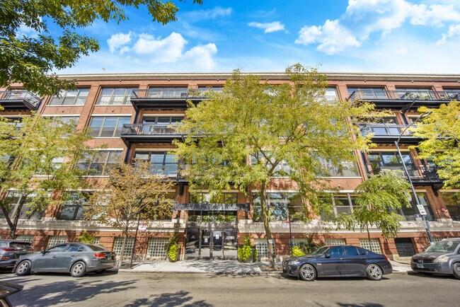Building Photo - 1040 W Adams St