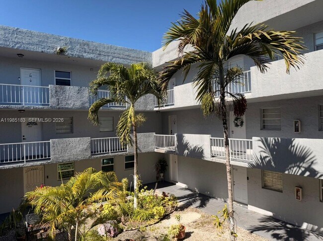 Foto del edificio - 1725 W 60th St