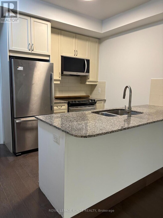 Photo du bâtiment - 701 Sheppard Ave W