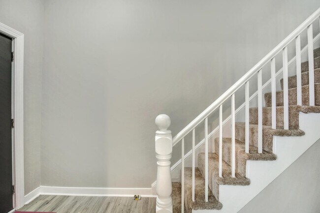 Building Photo - 121 E 15th St