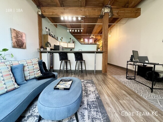 Foto del edificio - 308 W 8th St