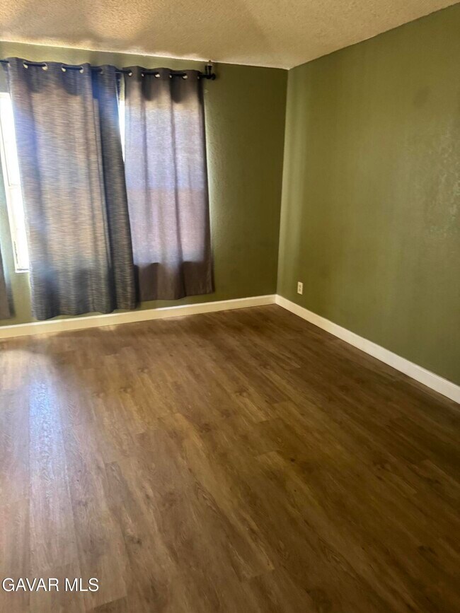 Foto del edificio - 5320 E Ave R 11