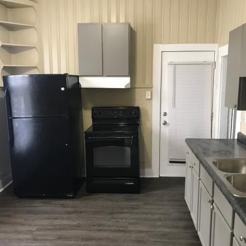 Foto del edificio - Near Westside 2BR House w/Attached Garage