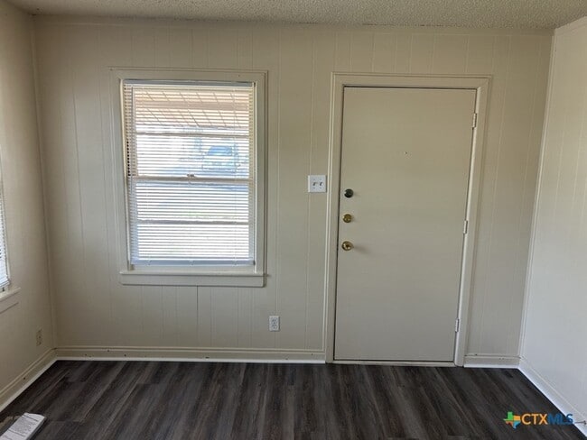 Foto del edificio - 715 Cardinal Ave