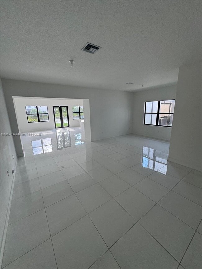 Building Photo - 4398 SW 173rd Ave