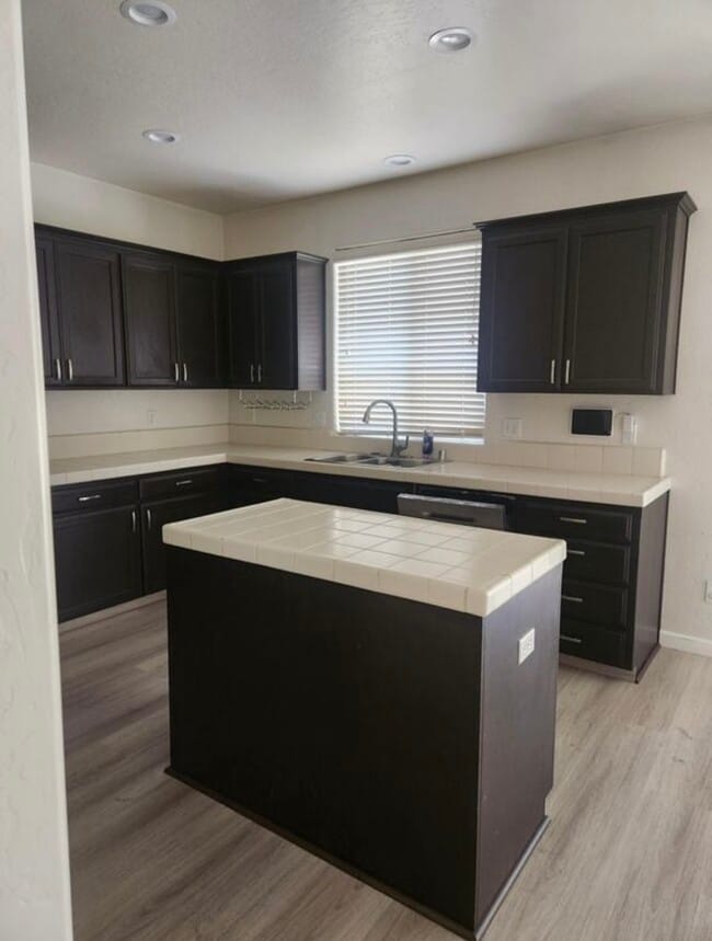 Foto del edificio - 5535 E Erin Ave