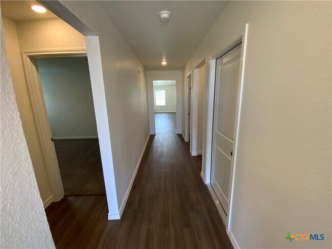 Building Photo - 212 Hemp Hl