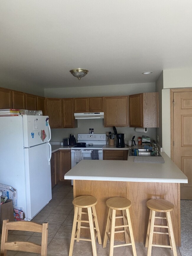 Building Photo - 2 bed 1 bath close to UWEC just off Water ...