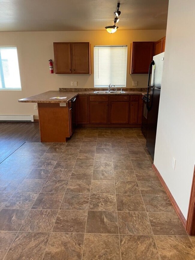 Foto del edificio - 2 Bedroom, 2 Bathroom Lower Available