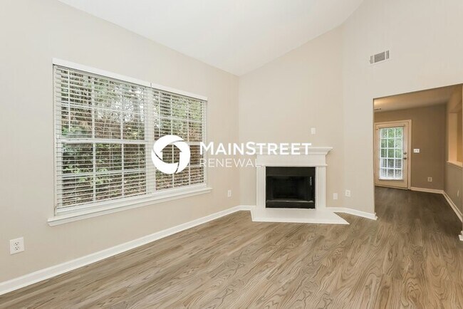 Foto del edificio - 4 Bedroom Pet-Friendly Home in Union City, GA with Main Street Renewal