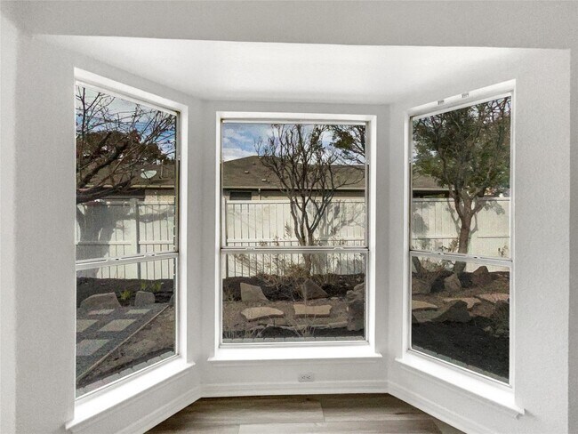 Building Photo - 1225 Hughmont Dr