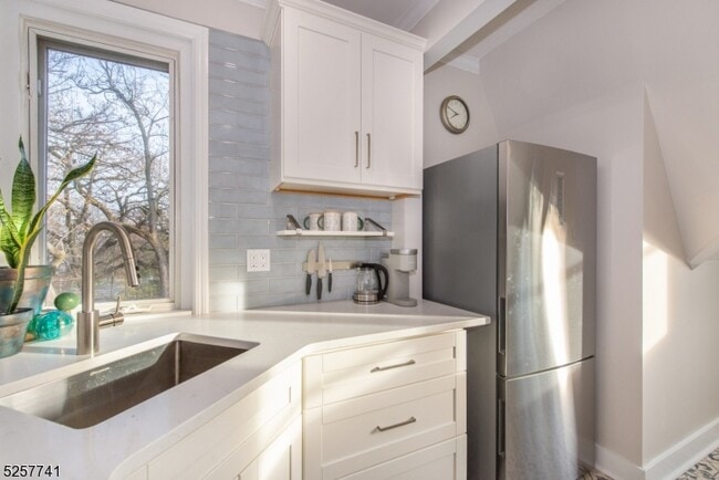 Building Photo - 140 Bellevue Ave