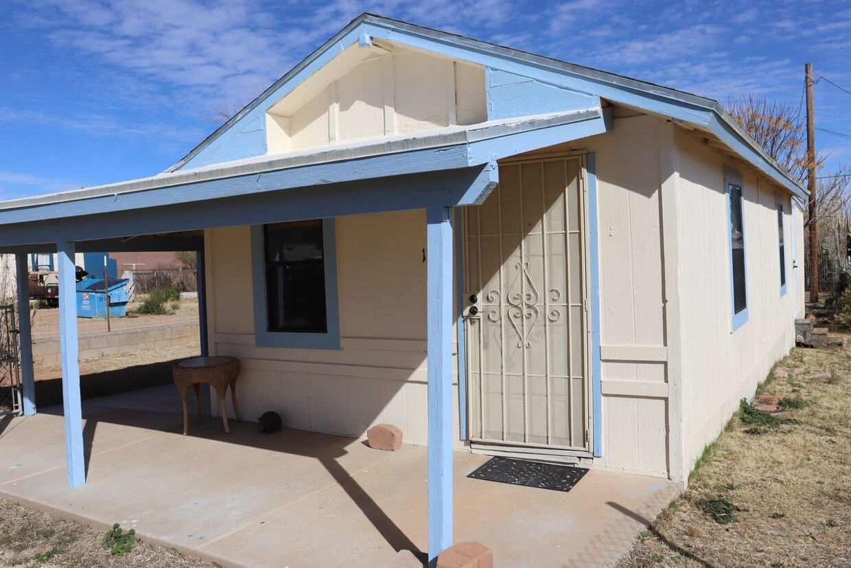 Primary Photo - One bedroom bungalow