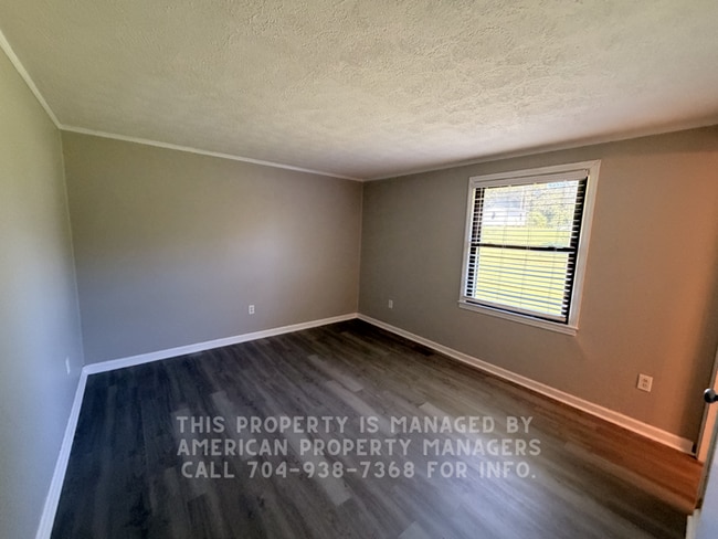 Building Photo - 1475 Crowell St