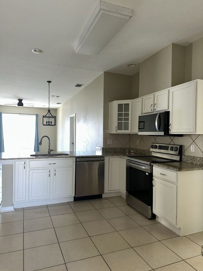 Foto del edificio - PALM COVE - 4/3 WITH ADDITIONAL DEN AND UPSTAIRS LOFT