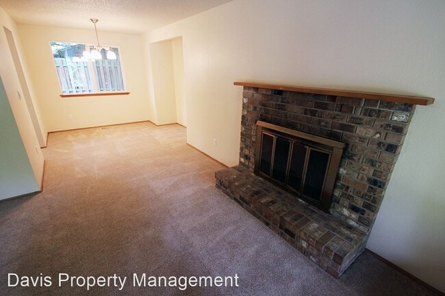 Building Photo - 4 br, 3 bath House - 10413 NE 124th ST