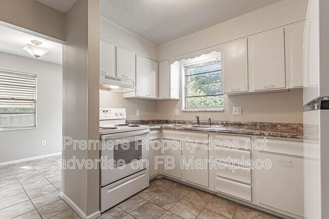 Foto del edificio - 8726 W 70th St