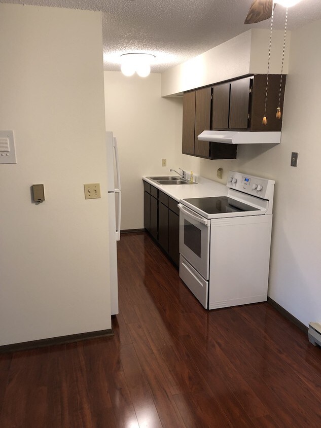 Primary Photo - 301 Muehl St