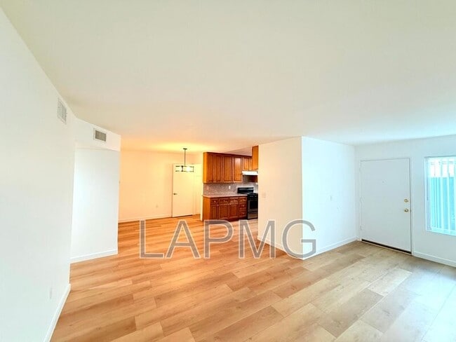 Foto del edificio - 1059 Western Ave