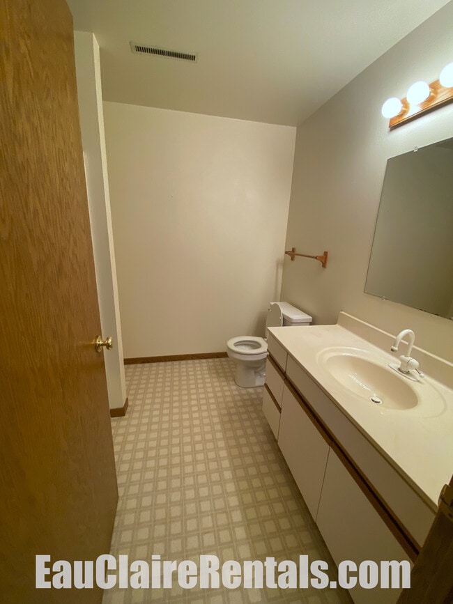 Baño dn - 2265 Frank St