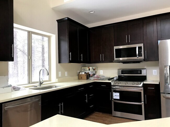 Foto del edificio - 921 Rainbow Mine Rd