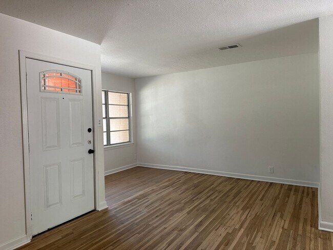 Foto del edificio - 4 Bedroom