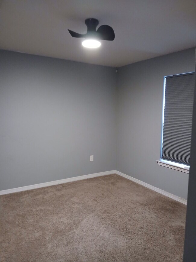 Foto del edificio - 5849 Fairlands Rd