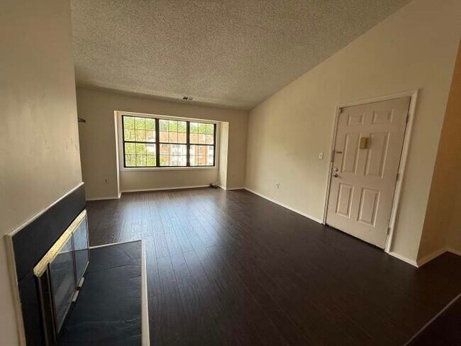 Building Photo - 65 Joyner Ct