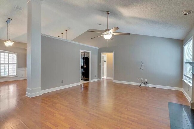 Building Photo - 160 Sugar Plum Dr