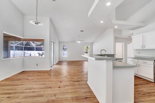 Foto del edificio - 513 SE Cliff Rd