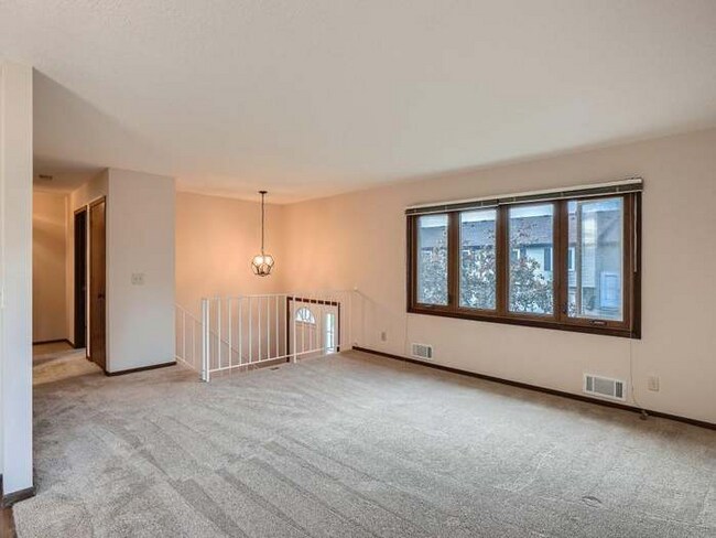 Foto del edificio - 10335 Balsam Ln