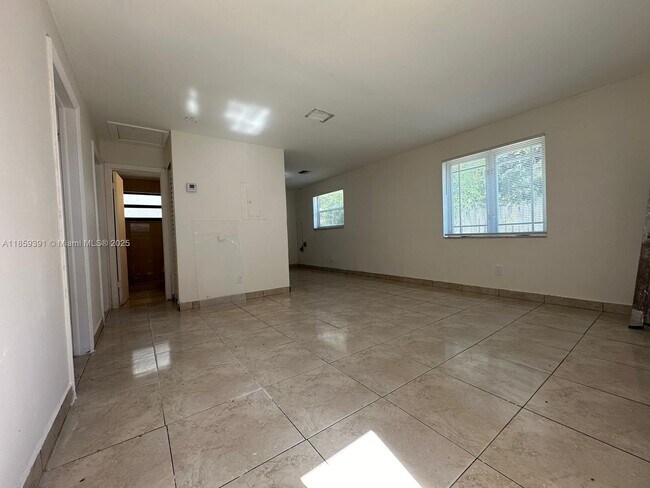 Foto del edificio - 623 NW 9th Ave