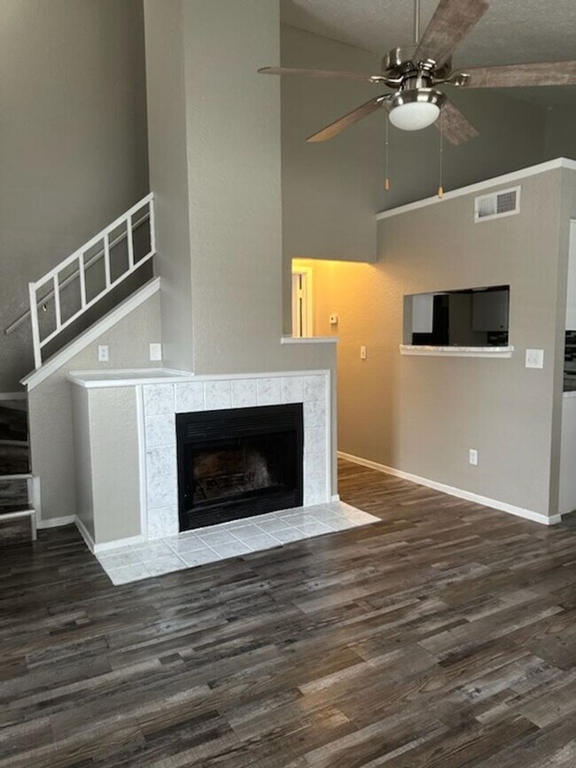 Building Photo - 3Beds 2 Baths Home Ready to Move In.