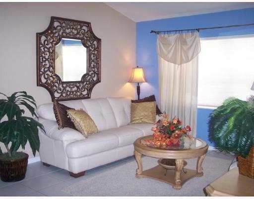 Sala de estar - 3694 Miramontes Cir