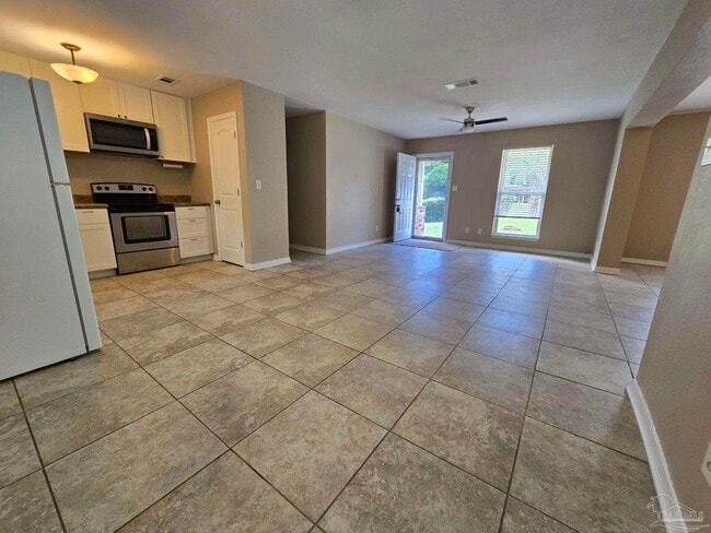 Building Photo - 6202 Fairview Dr