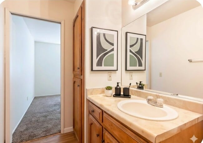 Bathroom staged - Summer Village Apartments