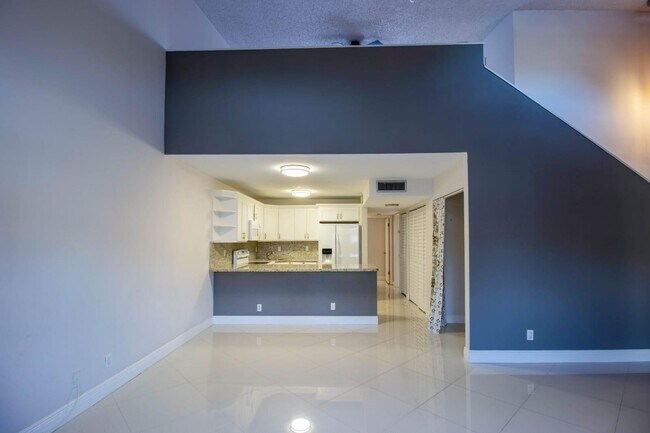 Foto del edificio - 2358 NW 37th Ave